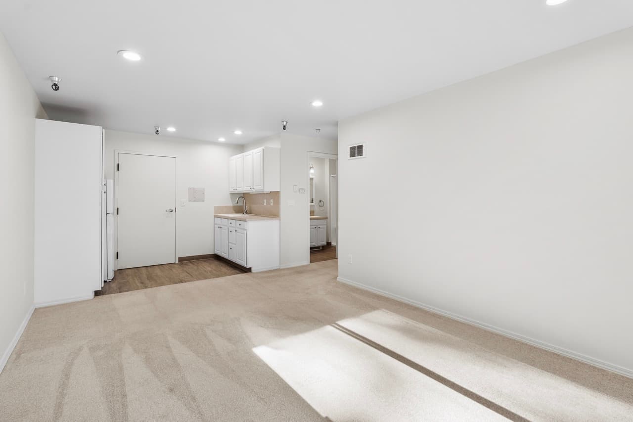 Beachwood Apartments - Living Area