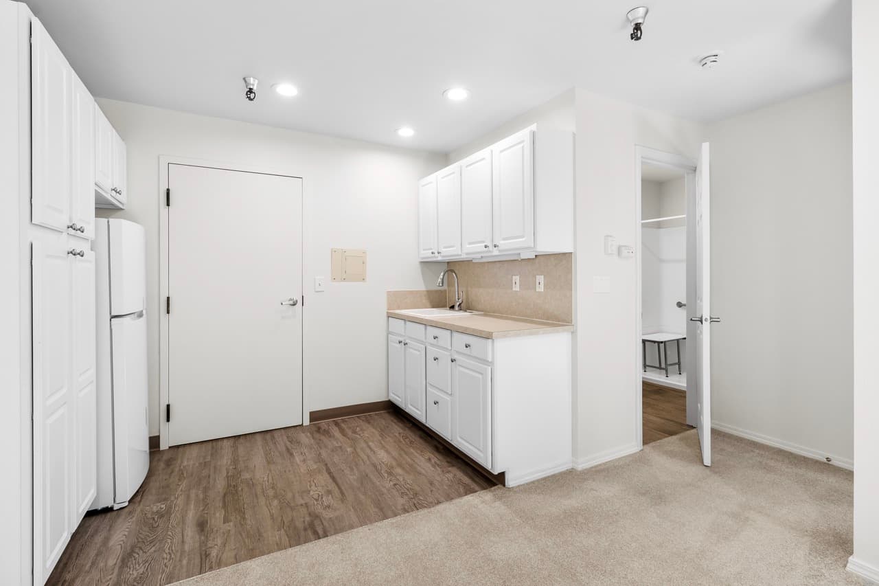 Beachwood Apartments - Entrance