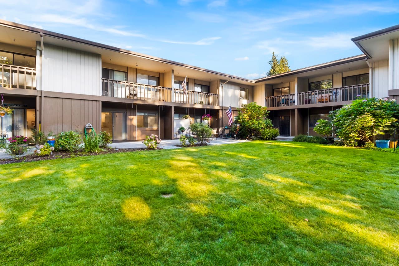 Beachwood Apartments - Exterior
