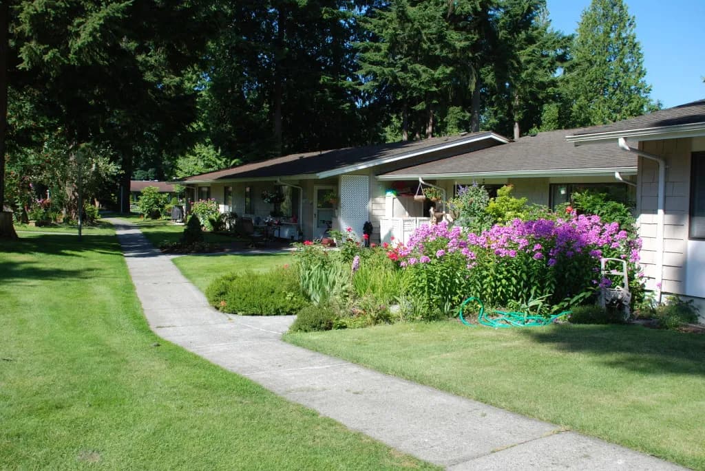 Manor Apartments grounds